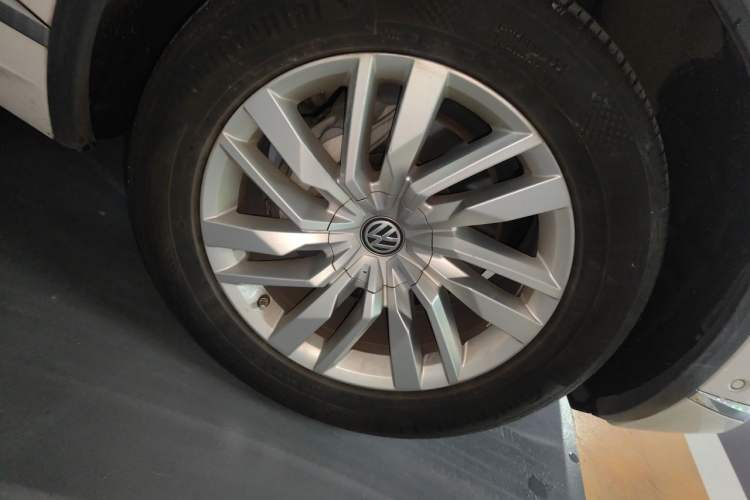 Used Volkswagen Touareg 2019 2.0 TSI Ruiyi Edition China V Standard Right Front Wheel Hub