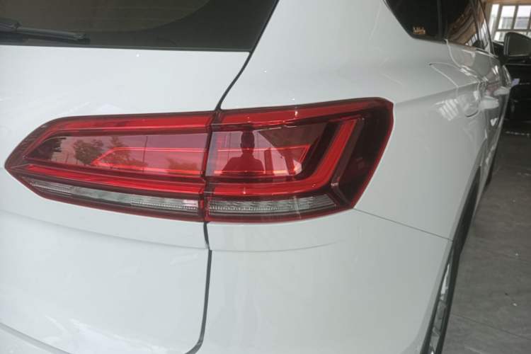 Used Volkswagen Touareg 2019 2.0 TSI Ruiyi Edition China V Standard Right Rear Taillight