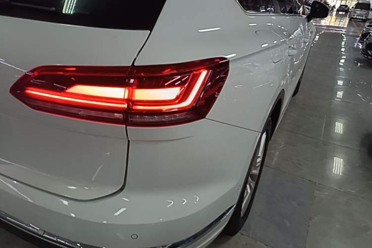 Used Volkswagen Touareg 2019 2.0 TSI Ruiyi Edition China V Standard Right Rear Taillight