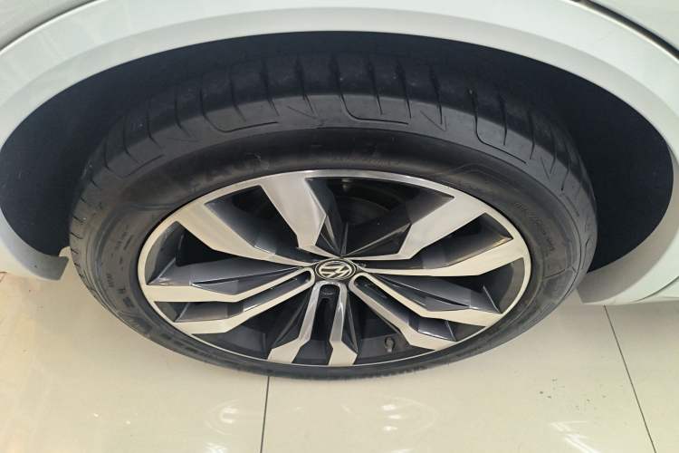 Used Volkswagen Touareg 2019 3.0 TSI RuiFeng Edition China V Standard Right Rear Wheel Hub