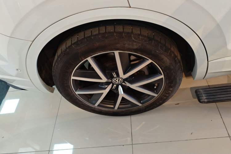 Used Volkswagen Touareg 2019 3.0 TSI RuiFeng Edition China V Standard Right Rear Wheel Hub