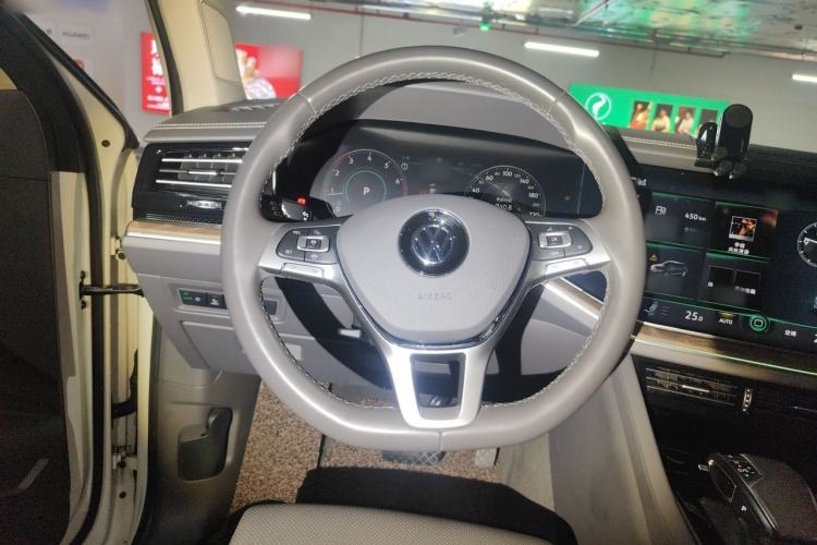 Used Volkswagen Touareg 2019 2.0 TSI Ruiyi Edition China V Standard Steering Wheel