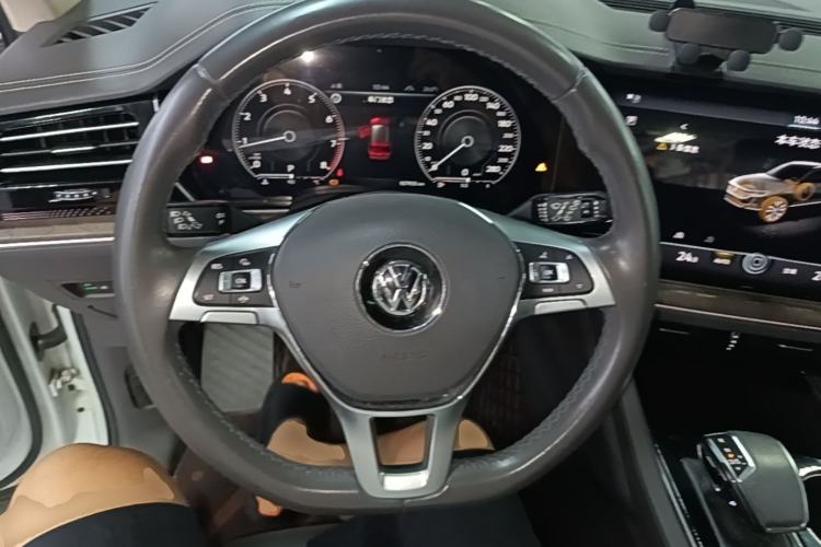 Used Volkswagen Touareg 2019 2.0 TSI Ruiyi Edition China V Standard Steering Wheel