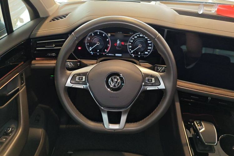 Used Volkswagen Touareg 2019 3.0 TSI RuiFeng Edition China V Standard Steering Wheel