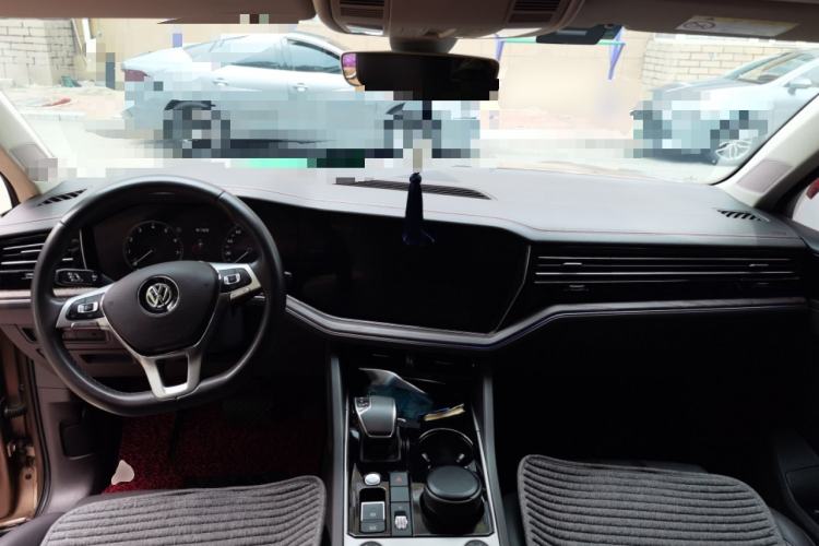 Used Volkswagen Touareg 2019 2.0 TSI Ruiyi Edition China V Standard Center Console