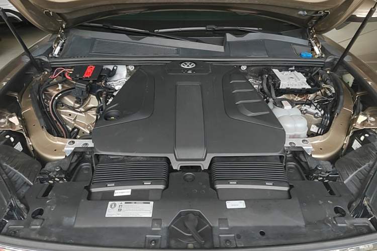 Used Volkswagen Touareg 2019 2.0 TSI Ruiyi Edition China V Standard Engine Bay