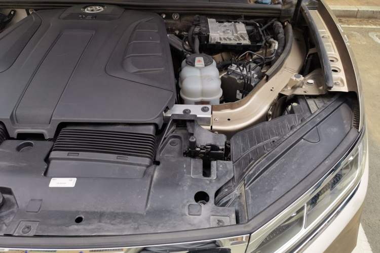 Used Volkswagen Touareg 2019 2.0 TSI Ruiyi Edition China V Standard Engine Bay Left