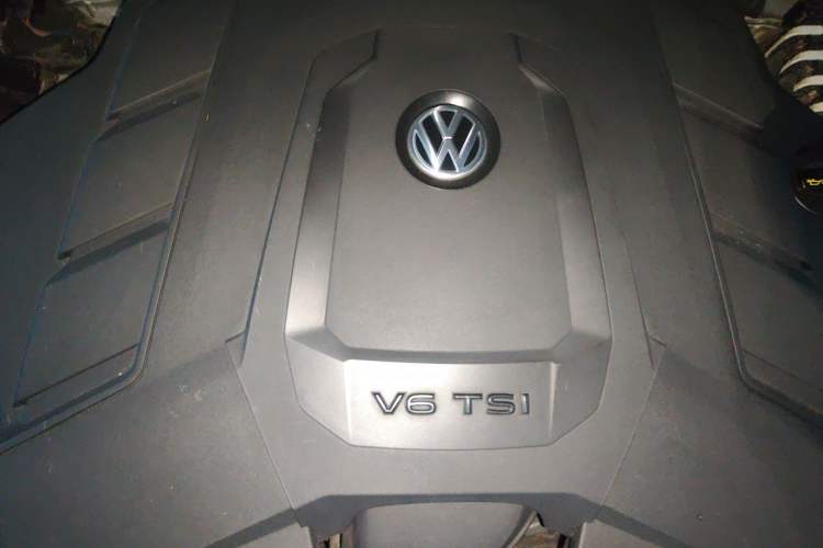 Used Volkswagen Touareg 2019 3.0 TSI RuiFeng Edition China V Standard Engine Bay