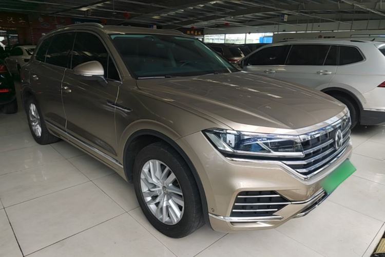 Used Volkswagen Touareg 2019 2.0 TSI Ruiyi Edition China V Standard Front Right 45 Deg
