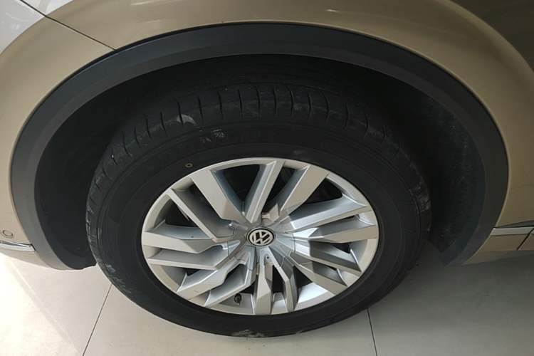 Used Volkswagen Touareg 2019 2.0 TSI Ruiyi Edition China V Standard Left Front Wheel Hub