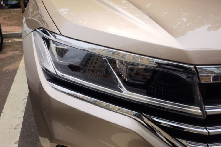 Used Volkswagen Touareg 2019 2.0 TSI Ruiyi Edition China V Standard Right Front Headlight