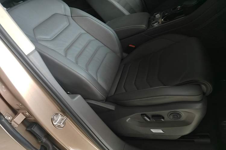 Used Volkswagen Touareg 2019 2.0 TSI Ruiyi Edition China V Standard Right Front Seat
