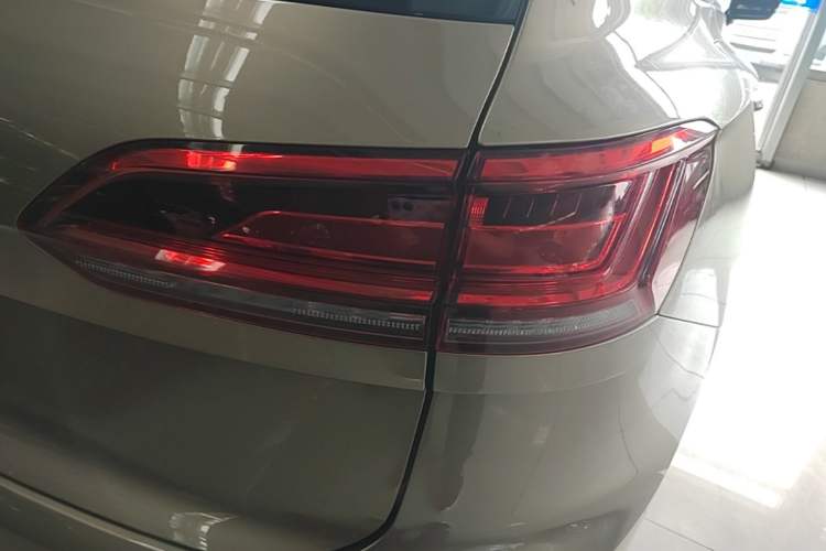 Used Volkswagen Touareg 2019 2.0 TSI Ruiyi Edition China V Standard Right Rear Taillight