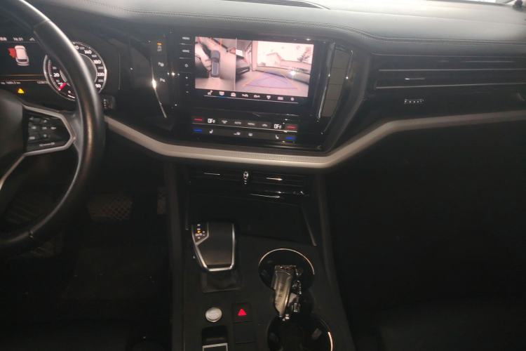 Used Volkswagen Touareg 2020 2.0 TSI RuiShang Edition China VI Standard Audio And AC Panel