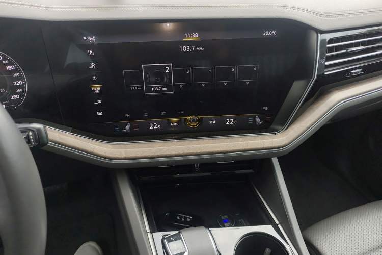 Used Volkswagen Touareg 2020 3.0 TSI Luxury Edition China VI Audio And AC Panel