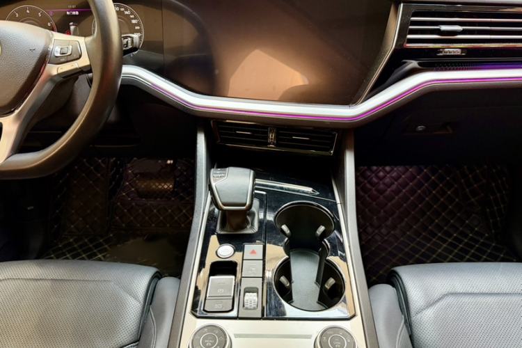 Used Volkswagen Touareg 2020 3.0 TSI Luxury Edition China VI Audio And AC Panel