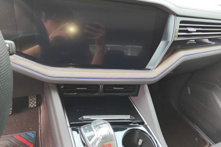 Used Volkswagen Touareg 2020 3.0 TSI Luxury Edition China VI Audio And AC Panel