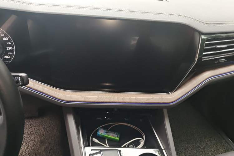 Used Volkswagen Touareg 2020 3.0 TSI Luxury Edition China VI Audio And AC Panel