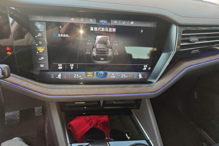 Used Volkswagen Touareg 2020 3.0 TSI Luxury Edition China VI Audio And AC Panel