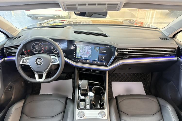 Used Volkswagen Touareg 2020 3.0 TSI Luxury Edition China VI Audio And AC Panel