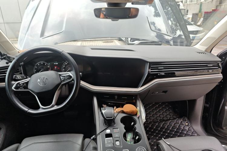 Used Volkswagen Touareg 2020 3.0 TSI Luxury Edition China VI Center Console
