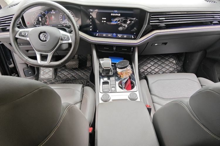 Used Volkswagen Touareg 2020 3.0 TSI Luxury Edition China VI Center Console