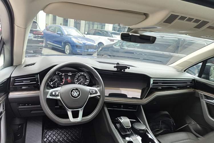 Used Volkswagen Touareg 2020 2.0 TSI RuiShang Edition China VI Standard Center Console