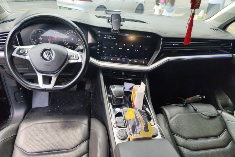 Used Volkswagen Touareg 2020 3.0 TSI Luxury Edition China VI Center Console