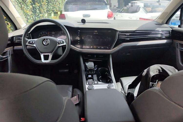 Used Volkswagen Touareg 2020 3.0 TSI Luxury Edition China VI Center Console