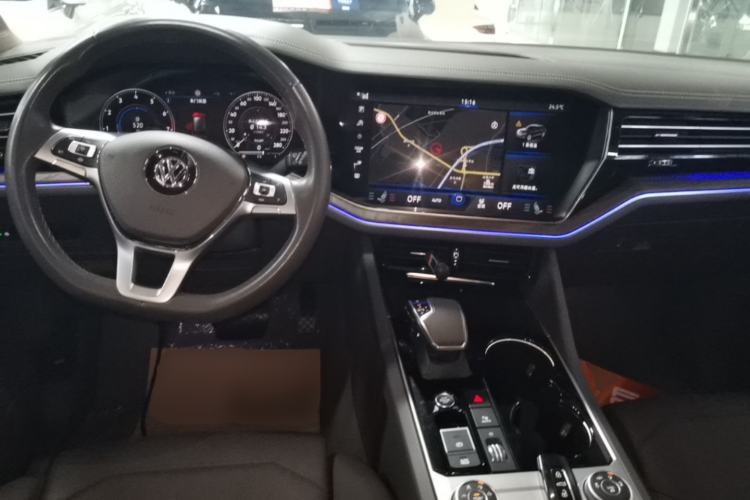 Used Volkswagen Touareg 2020 3.0 TSI Luxury Edition China VI Center Console