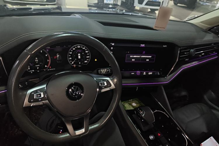 Used Volkswagen Touareg 2020 2.0 TSI RuiShang Edition China VI Standard Center Console