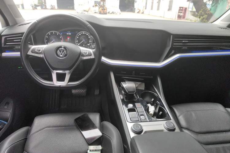 Used Volkswagen Touareg 2020 3.0 TSI Luxury Edition China VI Center Console