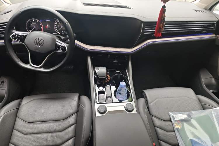 Used Volkswagen Touareg 2020 3.0 TSI Luxury Edition China VI Center Console