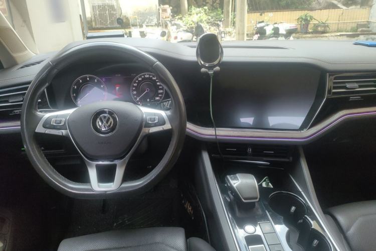 Used Volkswagen Touareg 2020 2.0 TSI RuiShang Edition China VI Standard Center Console