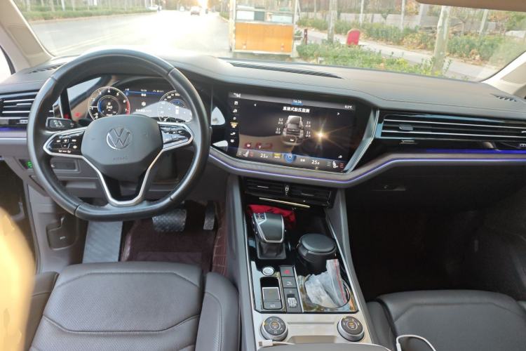 Used Volkswagen Touareg 2020 3.0 TSI Luxury Edition China VI Center Console
