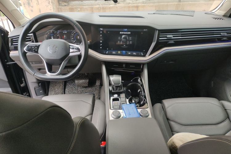 Used Volkswagen Touareg 2020 3.0 TSI Luxury Edition China VI Center Console