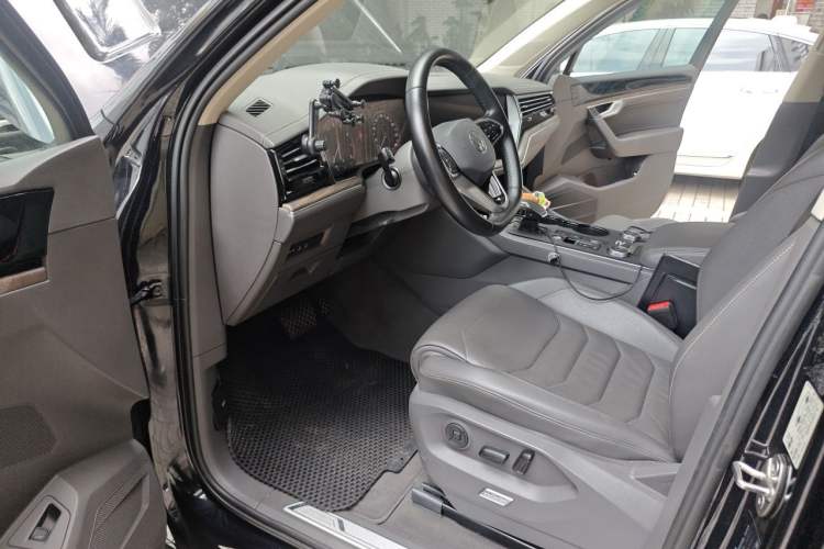 Used Volkswagen Touareg 2020 3.0 TSI Luxury Edition China VI Driver Seat