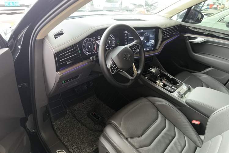 Used Volkswagen Touareg 2020 3.0 TSI Luxury Edition China VI Driver Seat