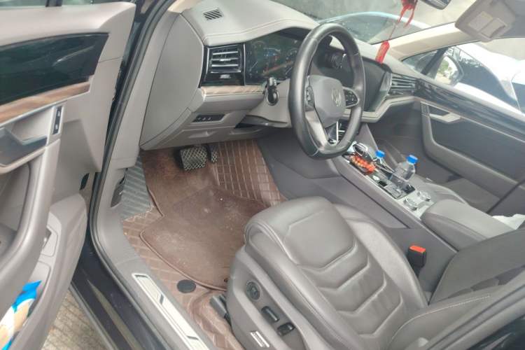 Used Volkswagen Touareg 2020 2.0 TSI RuiShang Edition China VI Standard Driver Seat