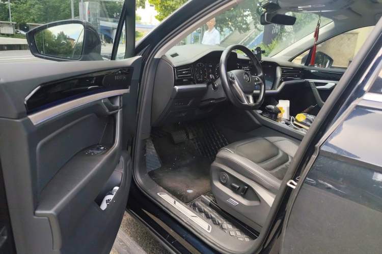 Used Volkswagen Touareg 2020 3.0 TSI Luxury Edition China VI Driver Seat