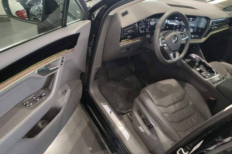Used Volkswagen Touareg 2020 2.0 TSI RuiShang Edition China VI Standard Driver Seat