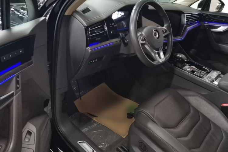 Used Volkswagen Touareg 2020 3.0 TSI Luxury Edition China VI Driver Seat
