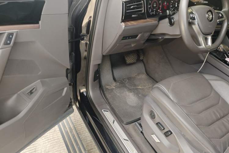 Used Volkswagen Touareg 2020 2.0 TSI RuiShang Edition China VI Standard Driver Seat