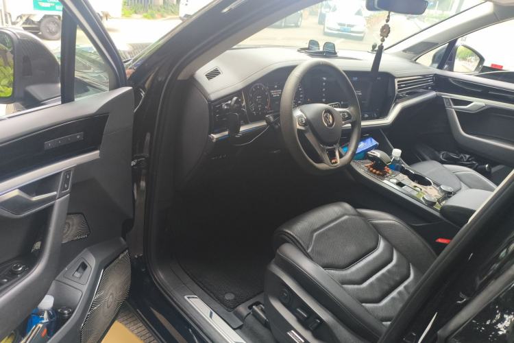 Used Volkswagen Touareg 2020 3.0 TSI Luxury Edition China VI Driver Seat