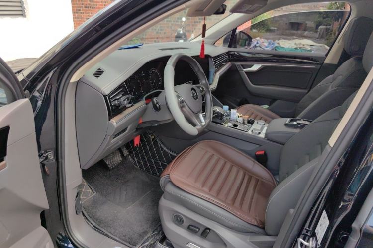 Used Volkswagen Touareg 2020 3.0 TSI Luxury Edition China VI Driver Seat