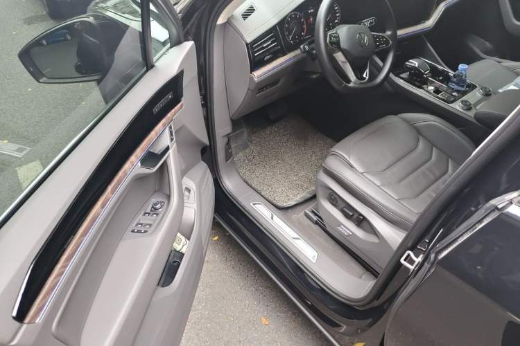 Used Volkswagen Touareg 2020 3.0 TSI Luxury Edition China VI Driver Seat