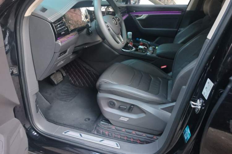 Used Volkswagen Touareg 2020 3.0 TSI Luxury Edition China VI Driver Seat