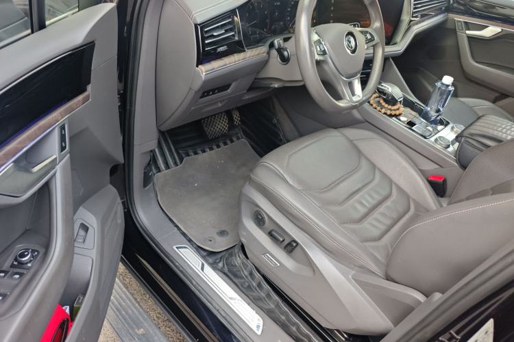 Used Volkswagen Touareg 2020 2.0 TSI RuiShang Edition China VI Standard Driver Seat