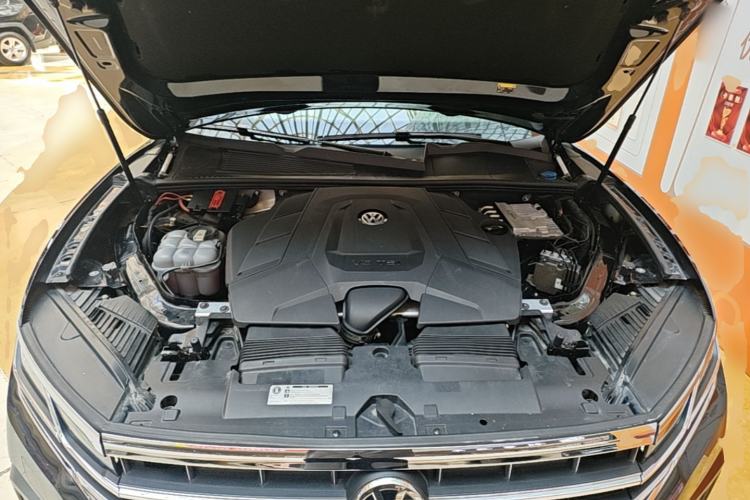 Used Volkswagen Touareg 2020 3.0 TSI Luxury Edition China VI Engine Bay