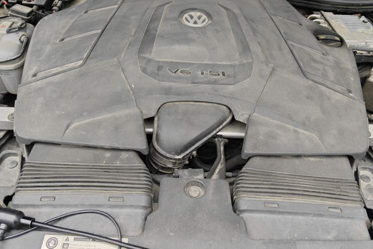 Used Volkswagen Touareg 2020 3.0 TSI Luxury Edition China VI Engine Bay